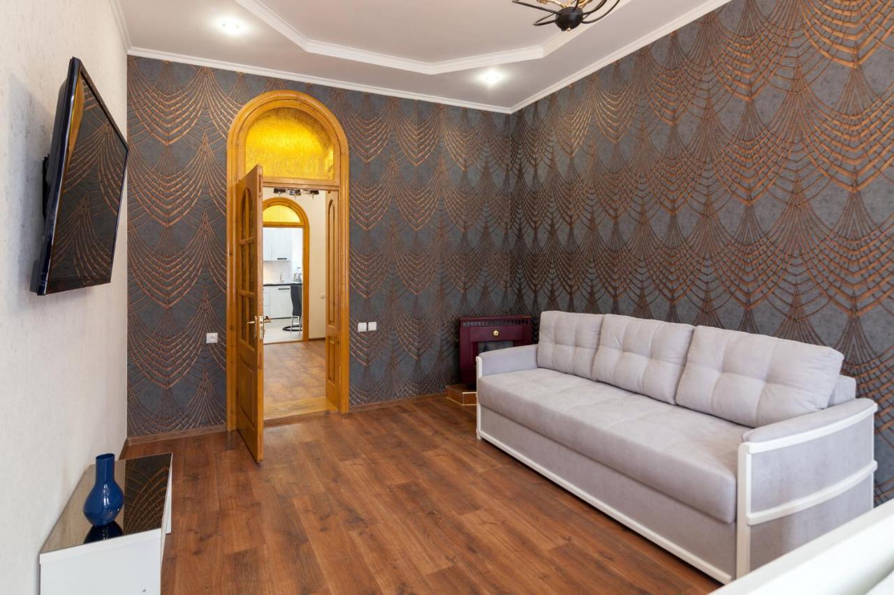 Leogrand Apartments Panteleimona Kulisha 27 Lviv Luaran gambar