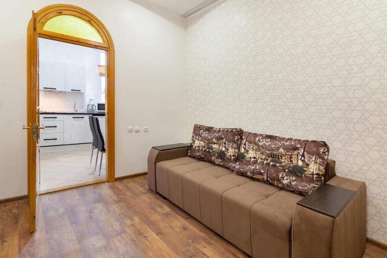 Leogrand Apartments Panteleimona Kulisha 27 Lviv Luaran gambar
